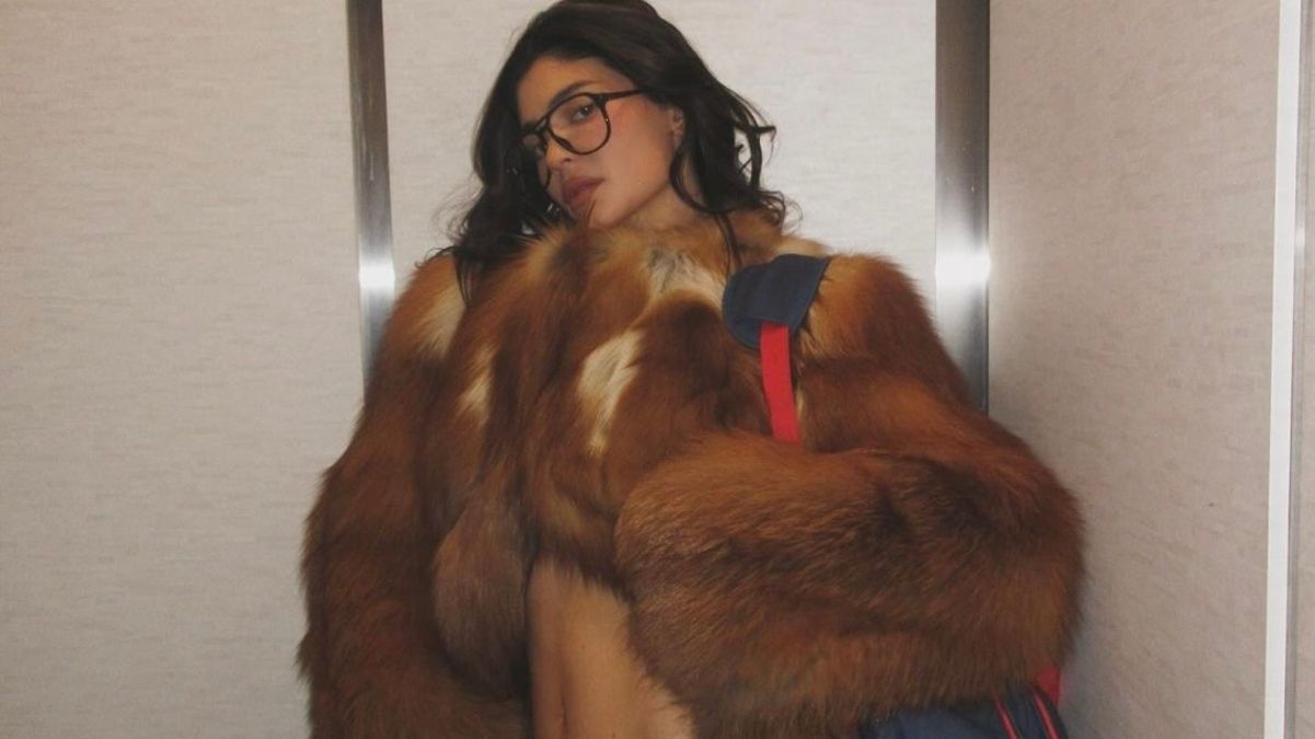 Пропагандистские СМИ в восторге: Кайли Дженнер сфотографировалась в шубе российского бренда - Fashion Пропагандистские СМИ в восторге: Кайли Дженнер сфотографировалась в шубе российского бренда - Fashion