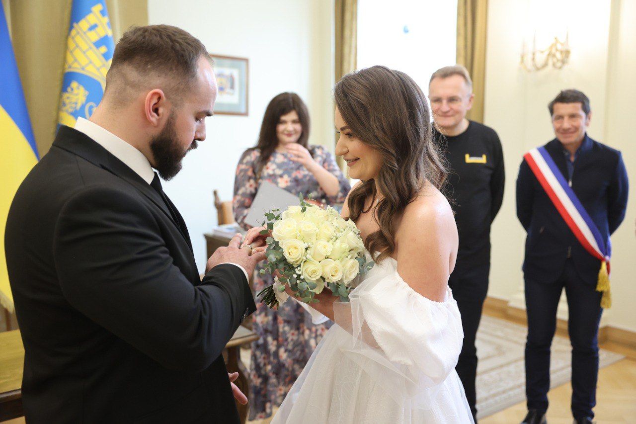 Назар Лемец и его возлюбленная Анжелика поженились во Львовской ратуше - детали