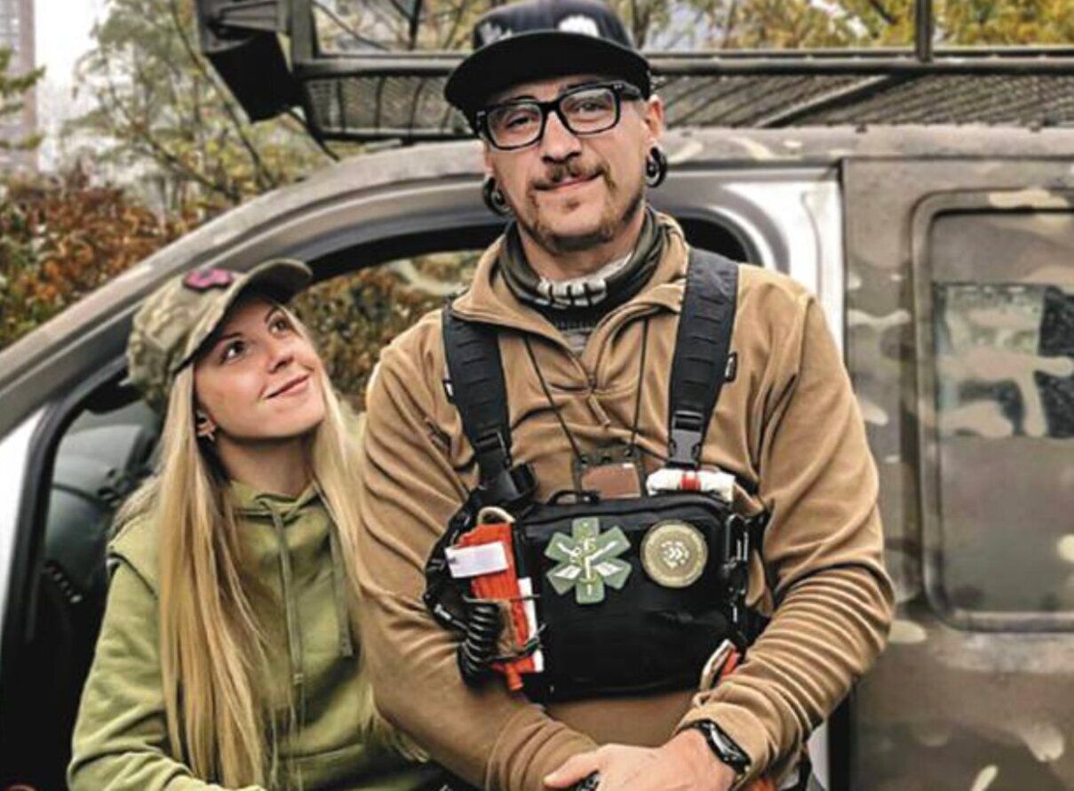 Наречена їхала на весілля 36 годин, щоб одружитися з військовим ЗСУ Наречена їхала на весілля 36 годин, щоб одружитися з військовим ЗСУ