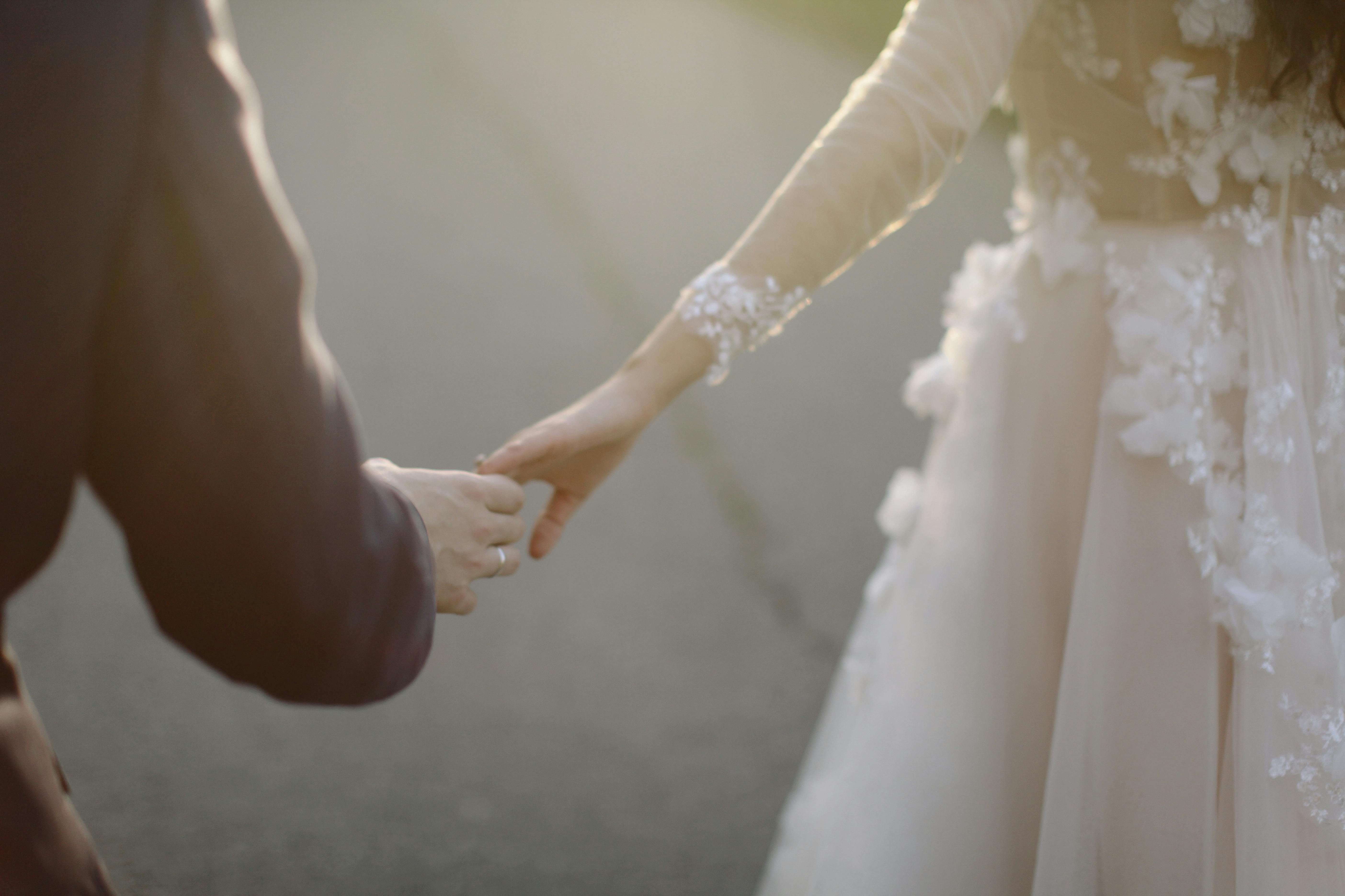 Зачіска нареченої 2024 - найтрендовіша весільна укладка - фото та відео