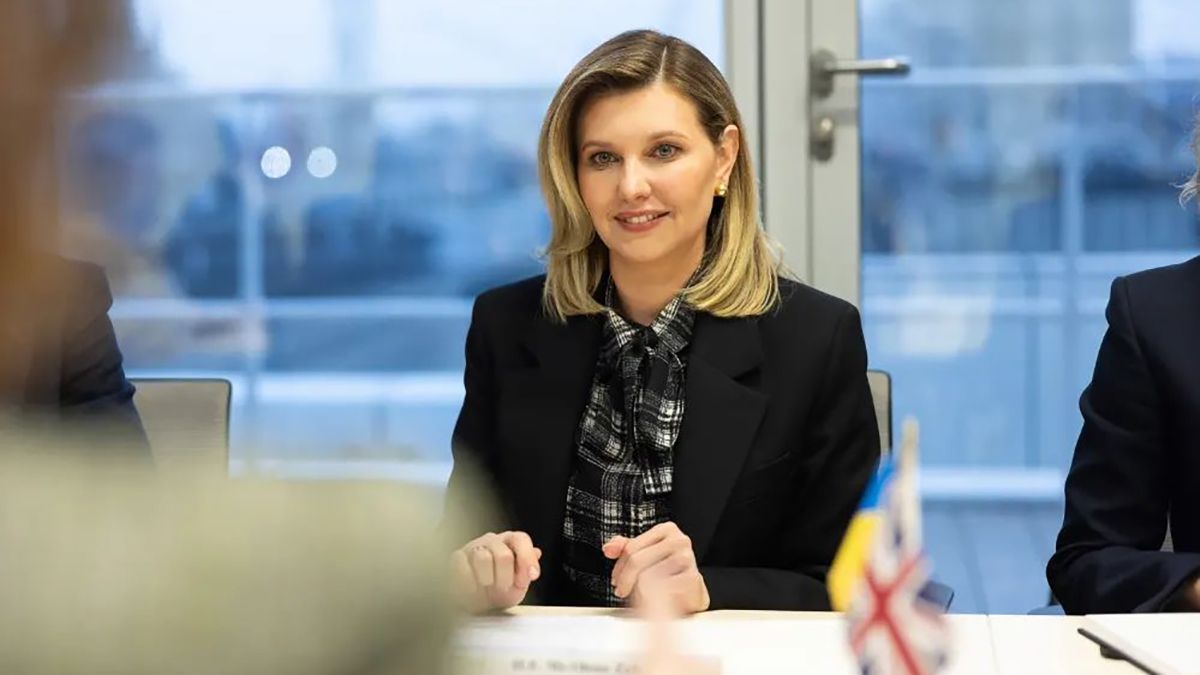 Олена Зеленська одягнула блузу від люксового бренду Олена Зеленська одягнула блузу від люксового бренду