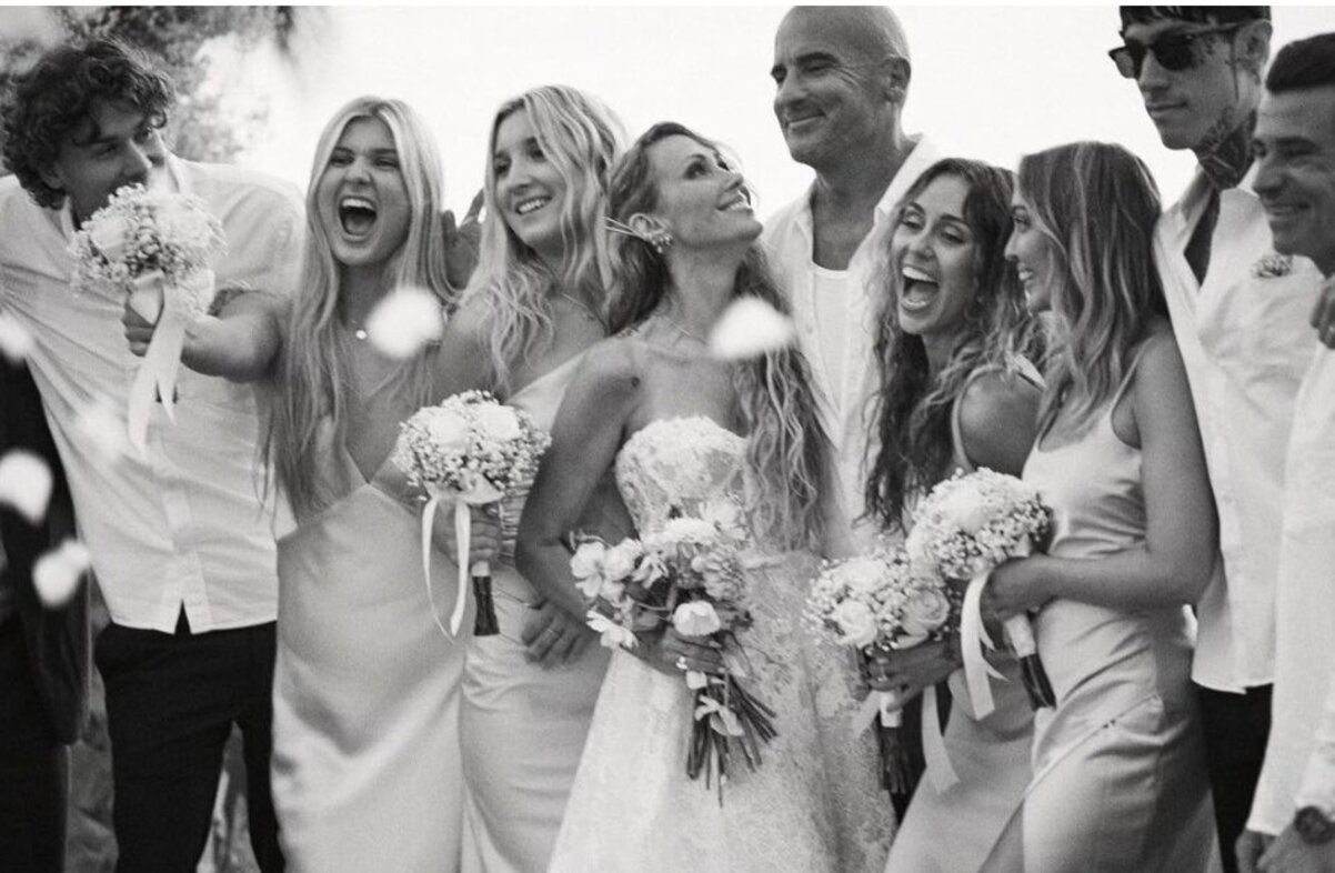 Мати Майлі Сайрус одружилася з бойфрендом своєї доньки Ноа Мати Майлі Сайрус одружилася з бойфрендом своєї доньки Ноа