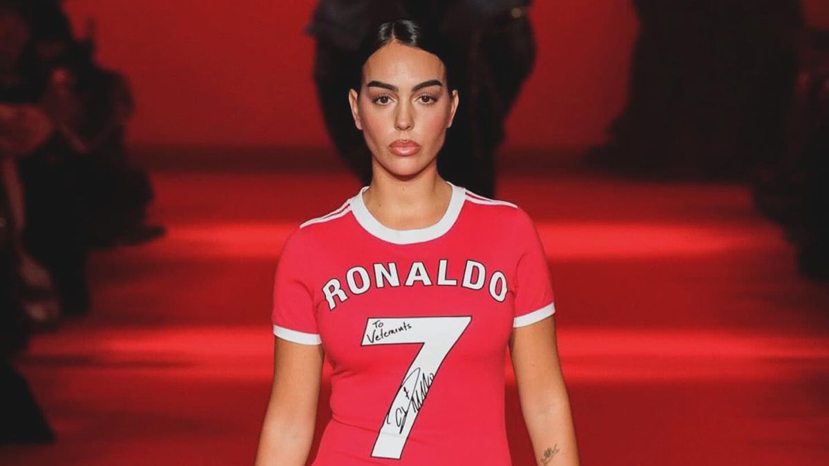 Джорджина Родрігес на показі Vetements Джорджина Родрігес на показі Vetements