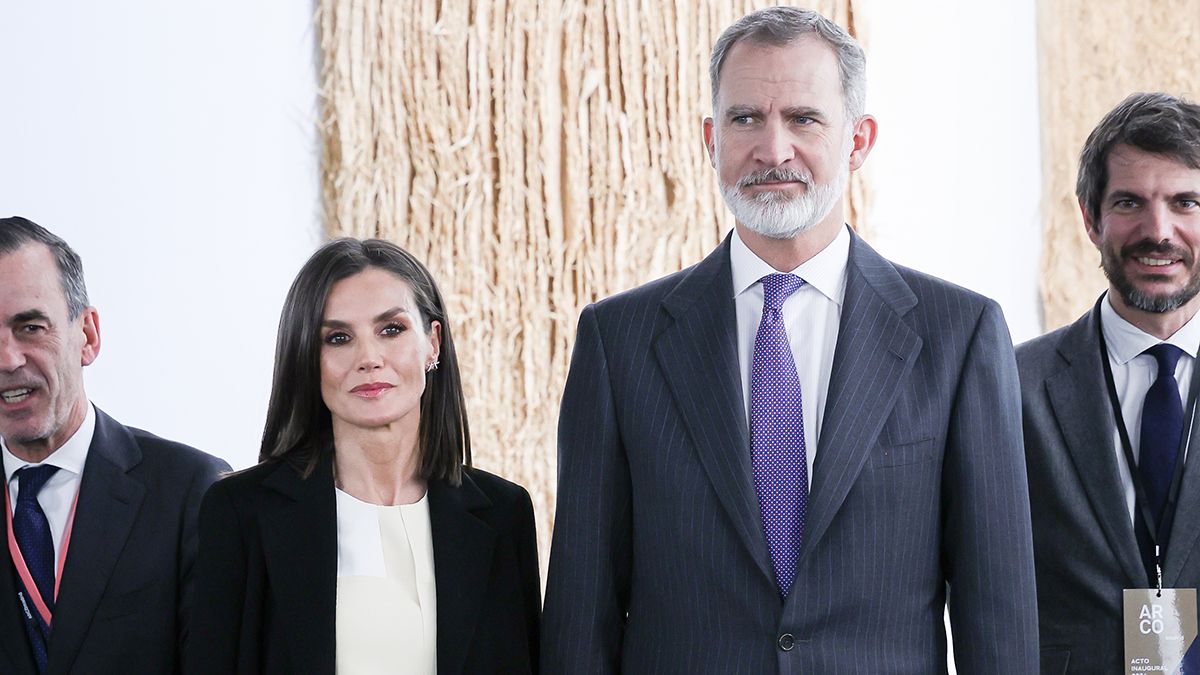 Королева Летиція в класичному образі з новою зачіскою Королева Летиція в класичному образі з новою зачіскою