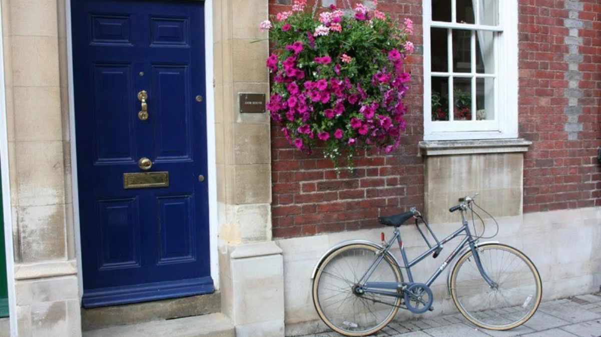 Чому не варто передавати речі через поріг Чому не варто передавати речі через поріг