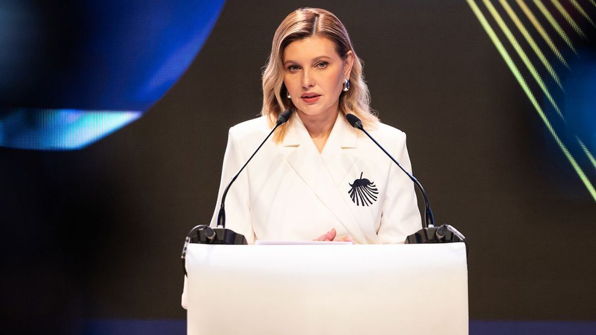 Елена Зеленская в жакете от украинского бренда Елена Зеленская в жакете от украинского бренда