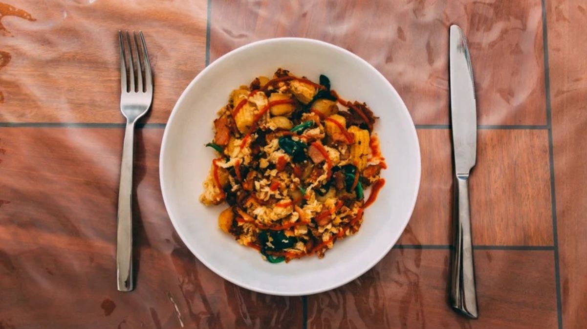 Чому не можна їсти з ножа Чому не можна їсти з ножа