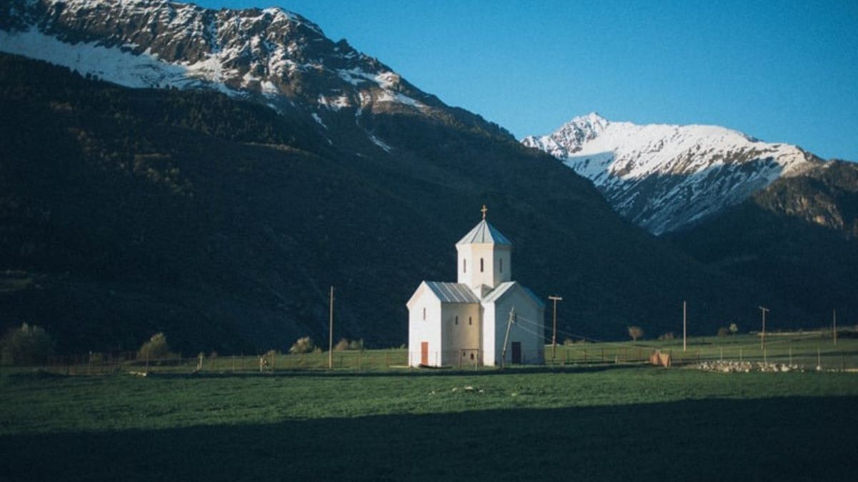 Могут ли некрещеные люди посещать храм Могут ли некрещеные люди посещать храм