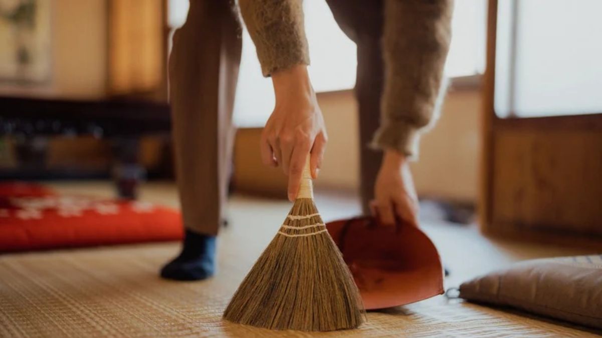 Почему лучше не заметать вечером Почему лучше не заметать вечером