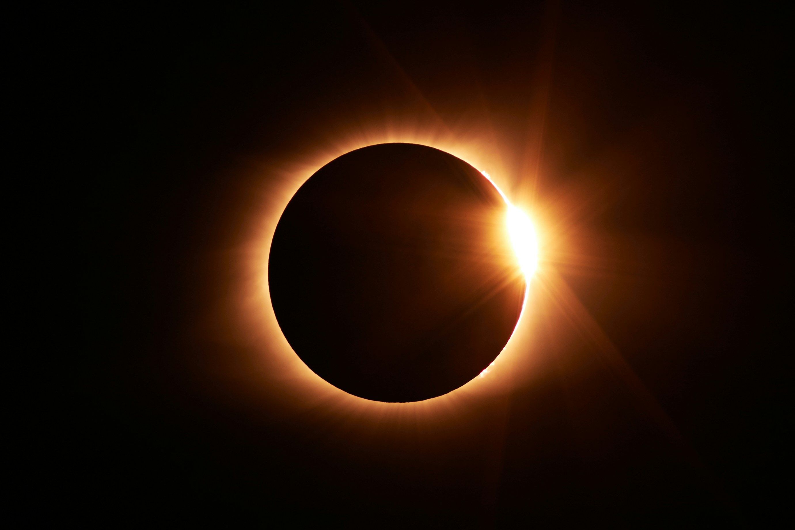 Сонячне затемнення 8 квітня 2024 - під час нього одружаться сотні пар