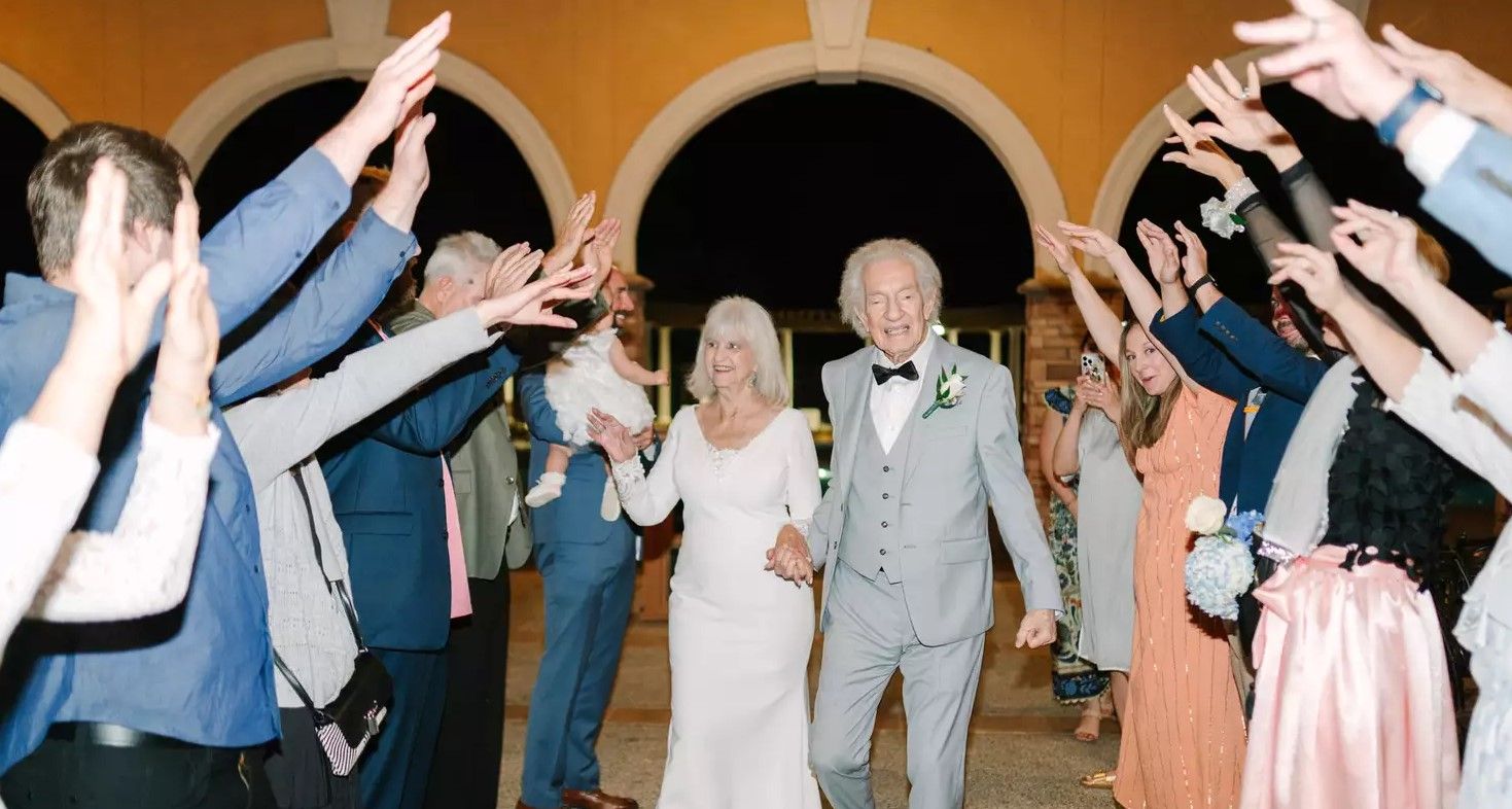 Элейн Холл и Роланд Пассаро влюбились еще в 1950-х, а поженились спустя 70 лет Элейн Холл и Роланд Пассаро влюбились еще в 1950-х, а поженились спустя 70 лет