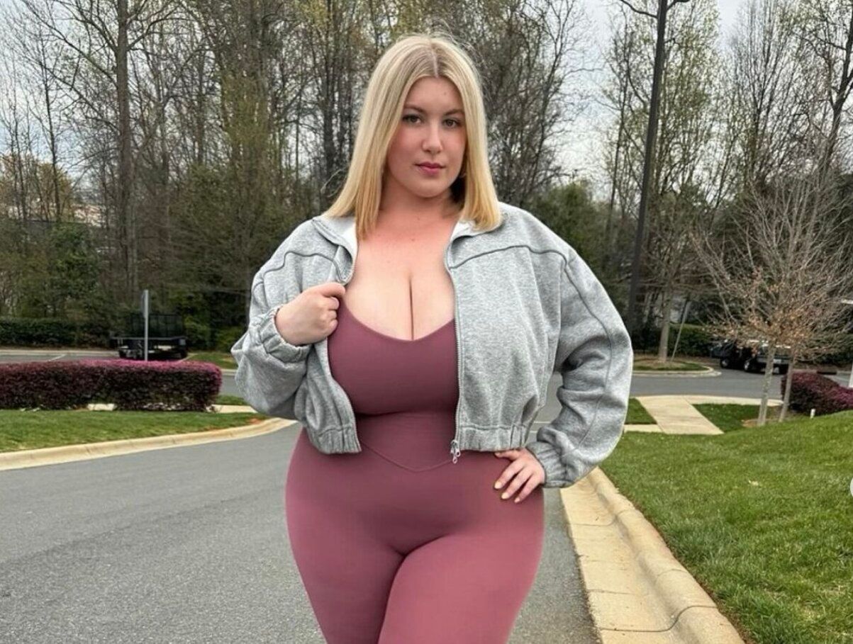 Пишногруда модель не може знайти кохання, бо чоловіки її бояться Пишногруда модель не може знайти кохання, бо чоловіки її бояться