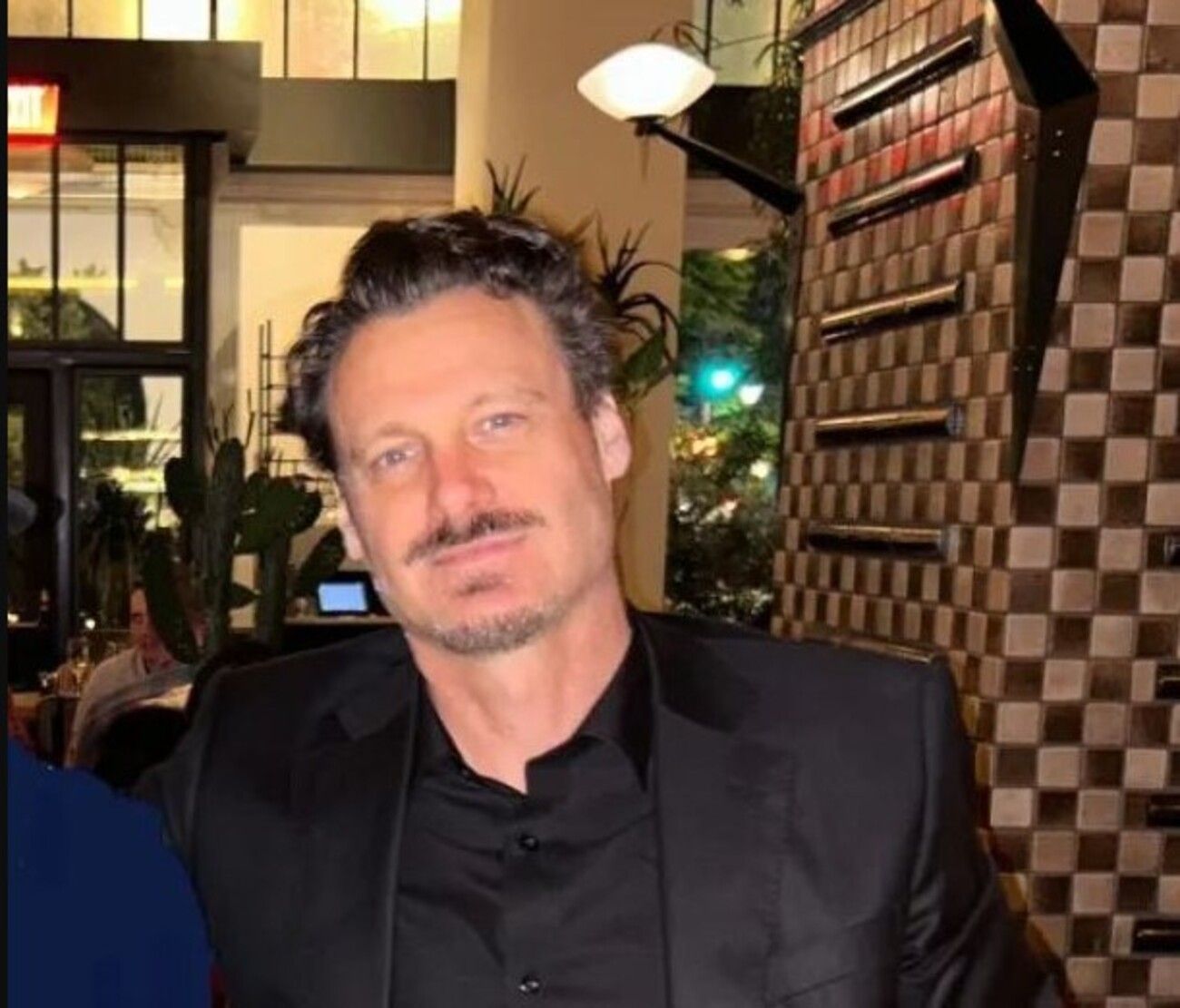 Стюарт Лукас Мюррей судиться через допис у спільноті з 50 жінками Стюарт Лукас Мюррей судиться через допис у спільноті з 50 жінками