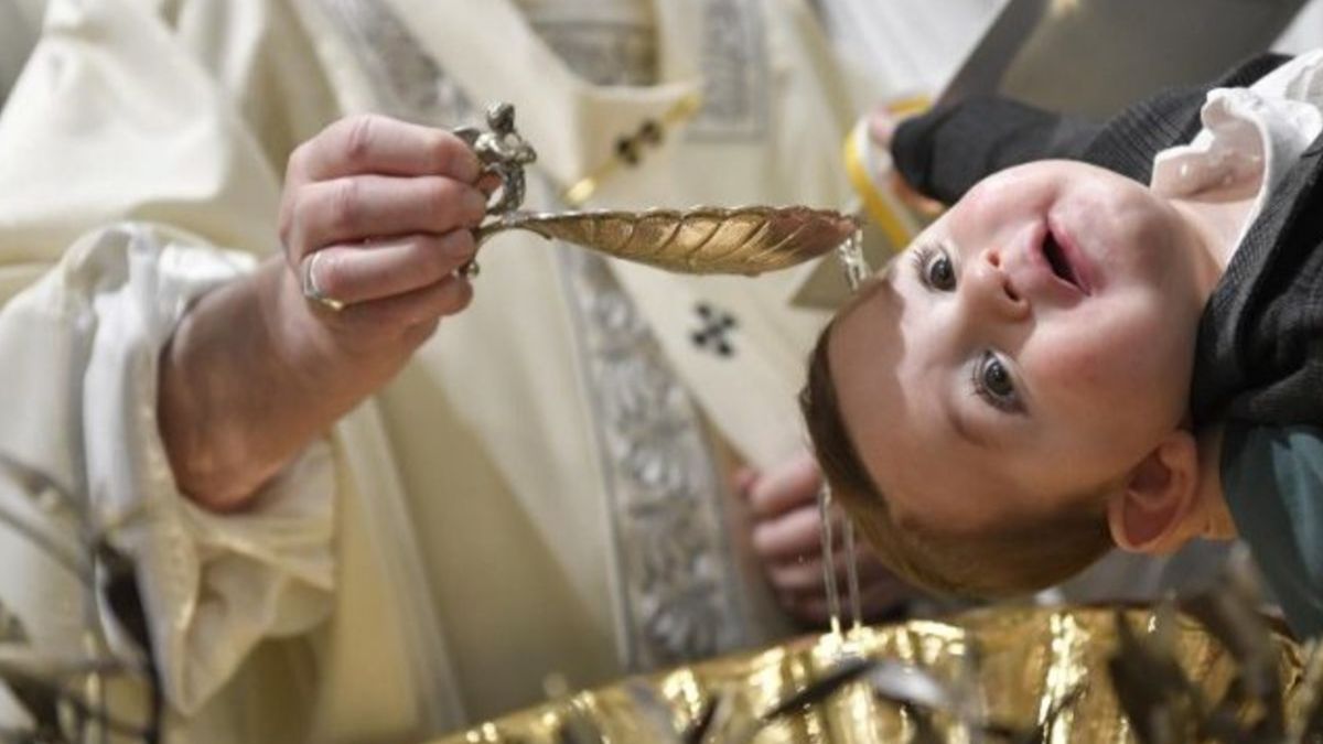 Сколько может быть крестных у ребенка