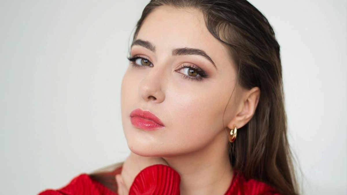 Как носить красное платье - прическа и макияж, которые лучше всего подходят Как носить красное платье - прическа и макияж, которые лучше всего подходят