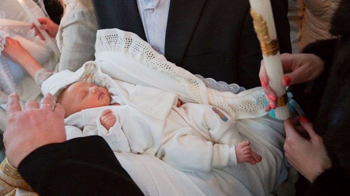 Коли хрестити дитину Коли хрестити дитину