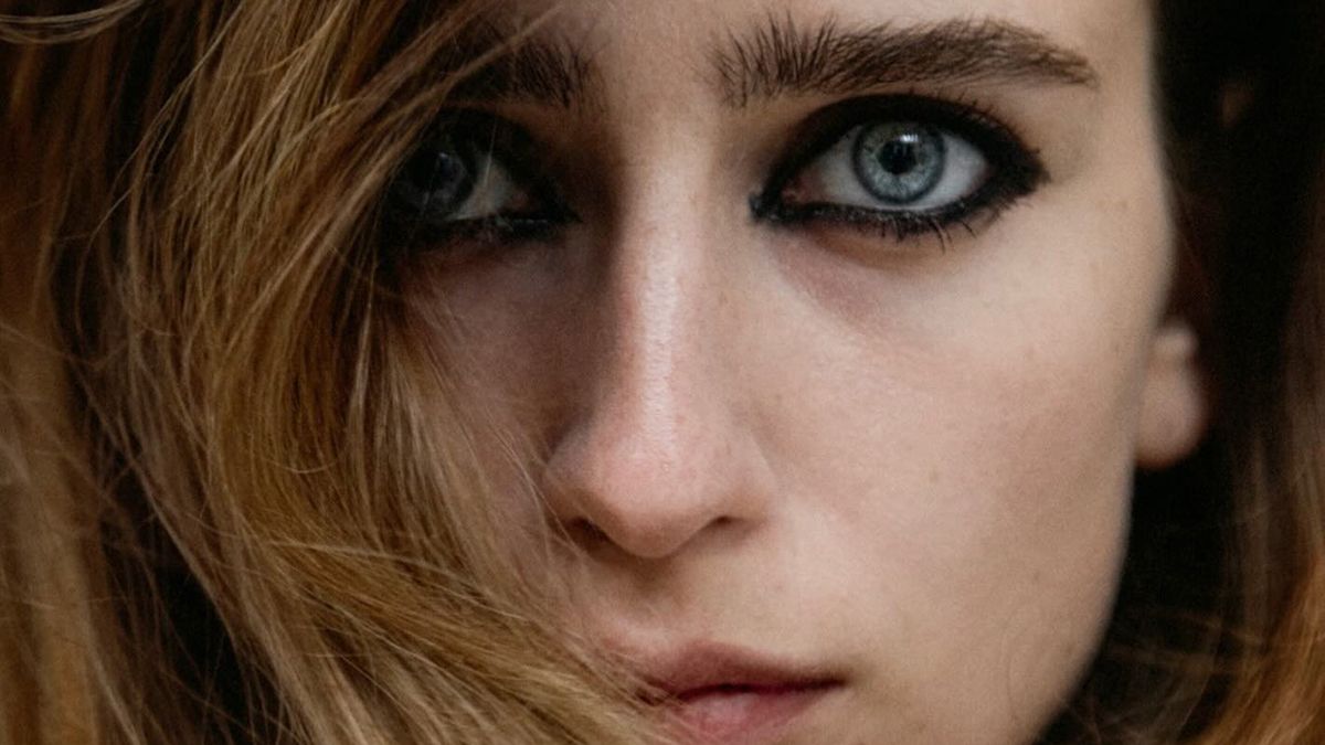 Василиса Степаненко на обкладинці L’Officiel Василиса Степаненко на обкладинці L’Officiel