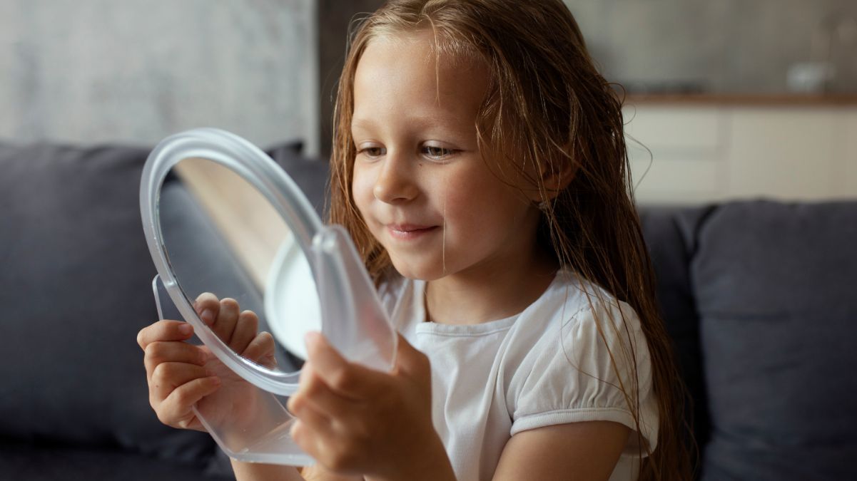 Девочка с зеркалом Девочка с зеркалом