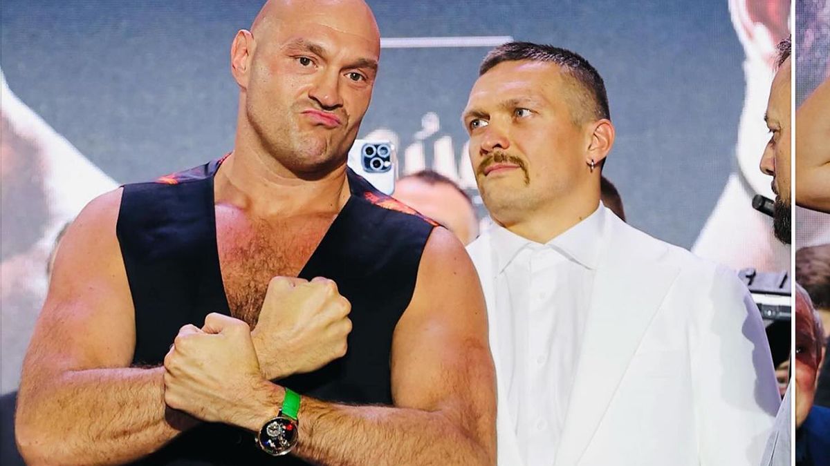 Александр Усик в костюме с черной вышивкой Александр Усик в костюме с черной вышивкой