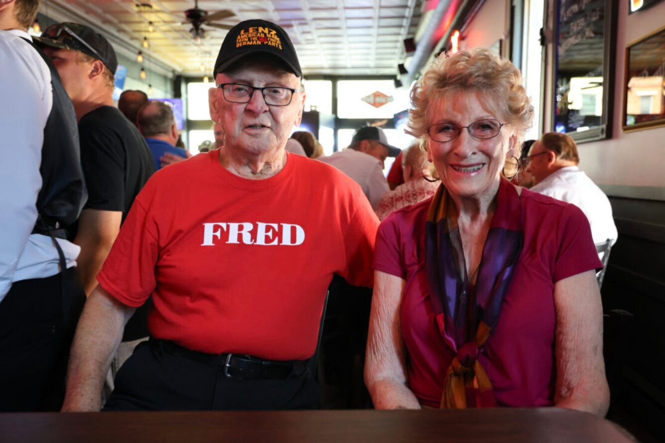 Пара віком за 80 років познайомилася завдяки листуванню й одружилася - фото Пара віком за 80 років познайомилася завдяки листуванню й одружилася - фото