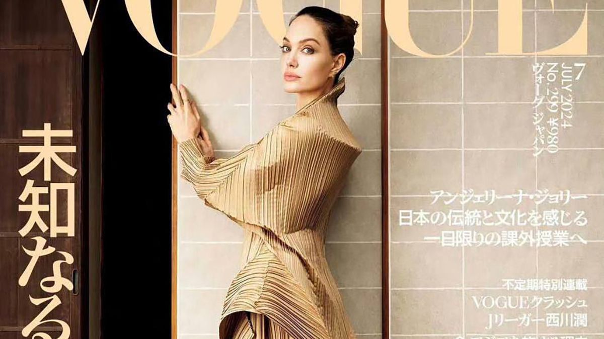 Анжелина Джоли в съемке для японского Vogue