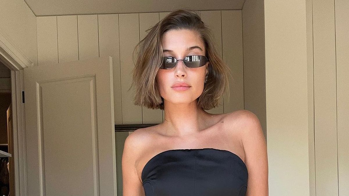 Хейли Бибер в трендовом топе Хейли Бибер в трендовом топе