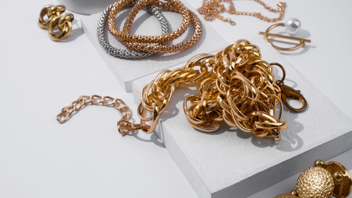 Серебряные и золотые украшения Серебряные и золотые украшения