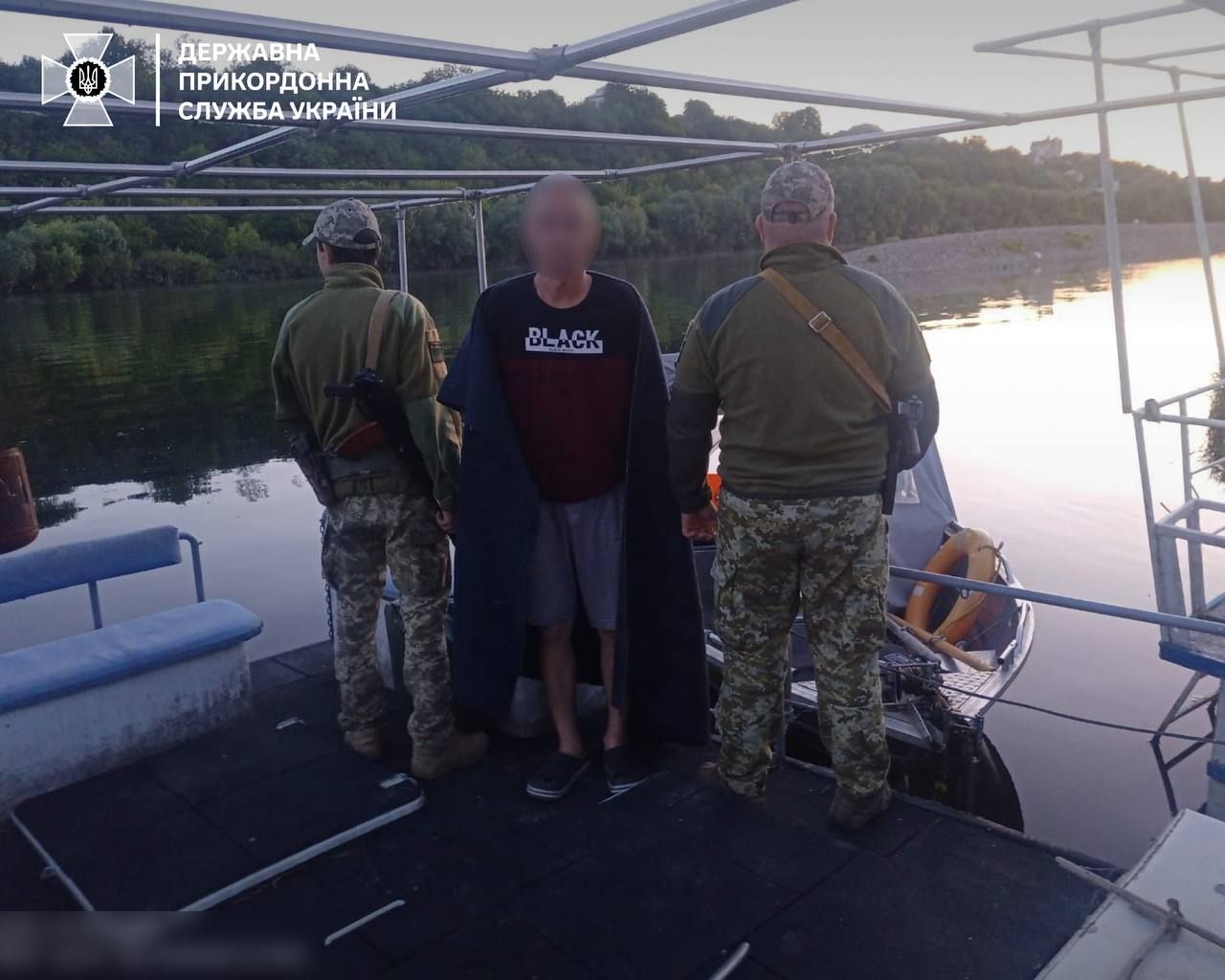 Житель Молдови переплив Дністер, щоб побачити кохану українку Житель Молдови переплив Дністер, щоб побачити кохану українку