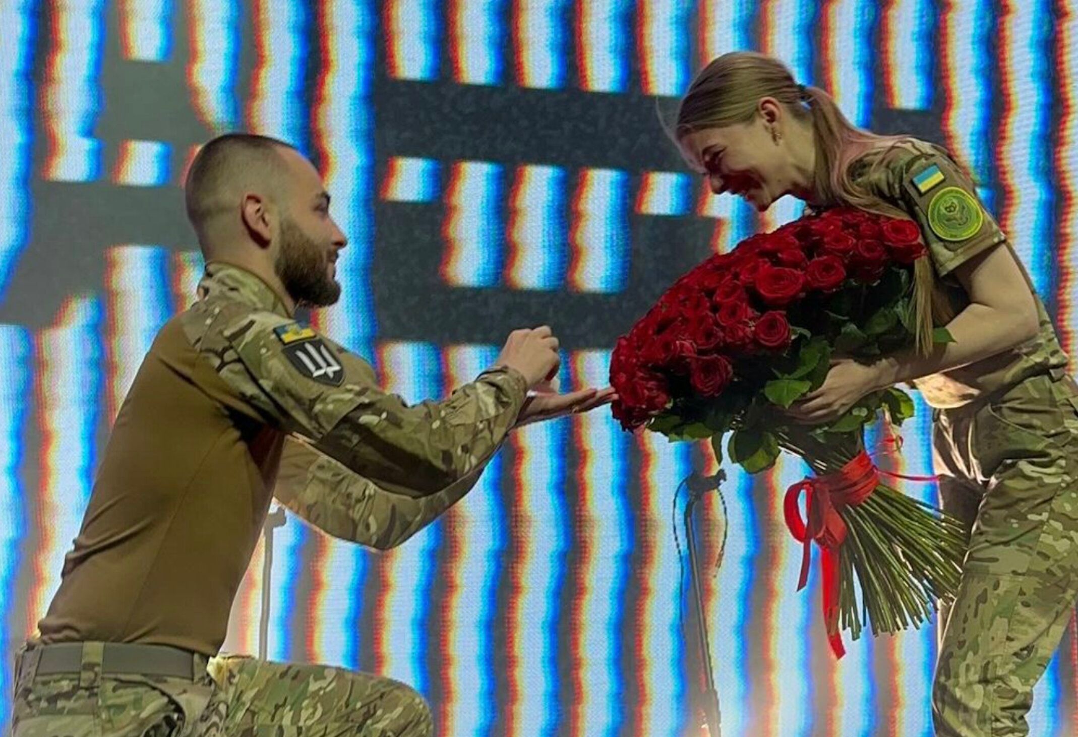 Военный, который пошел на войну, чтобы освободить любимую из оккупации, сделал предложение - видео Военный, который пошел на войну, чтобы освободить любимую из оккупации, сделал предложение - видео