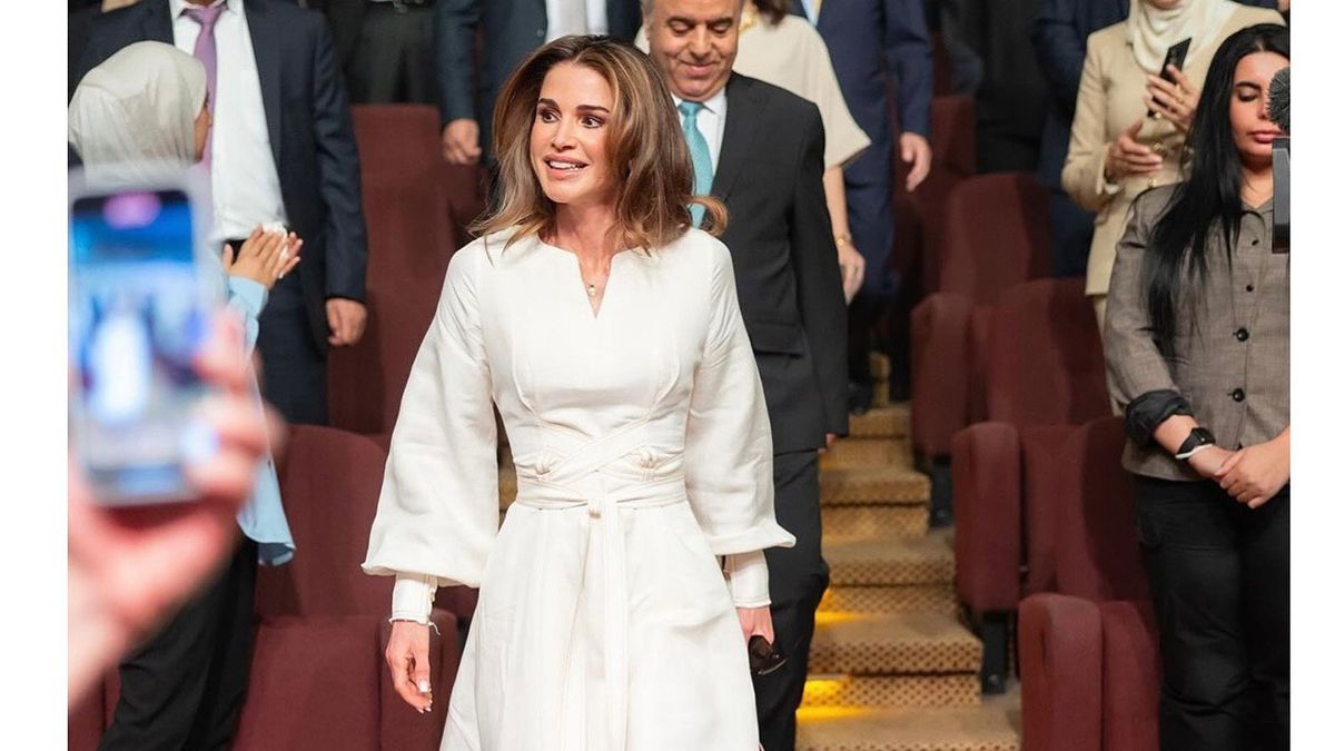 Королева Рания надела стильное платье Королева Рания надела стильное платье