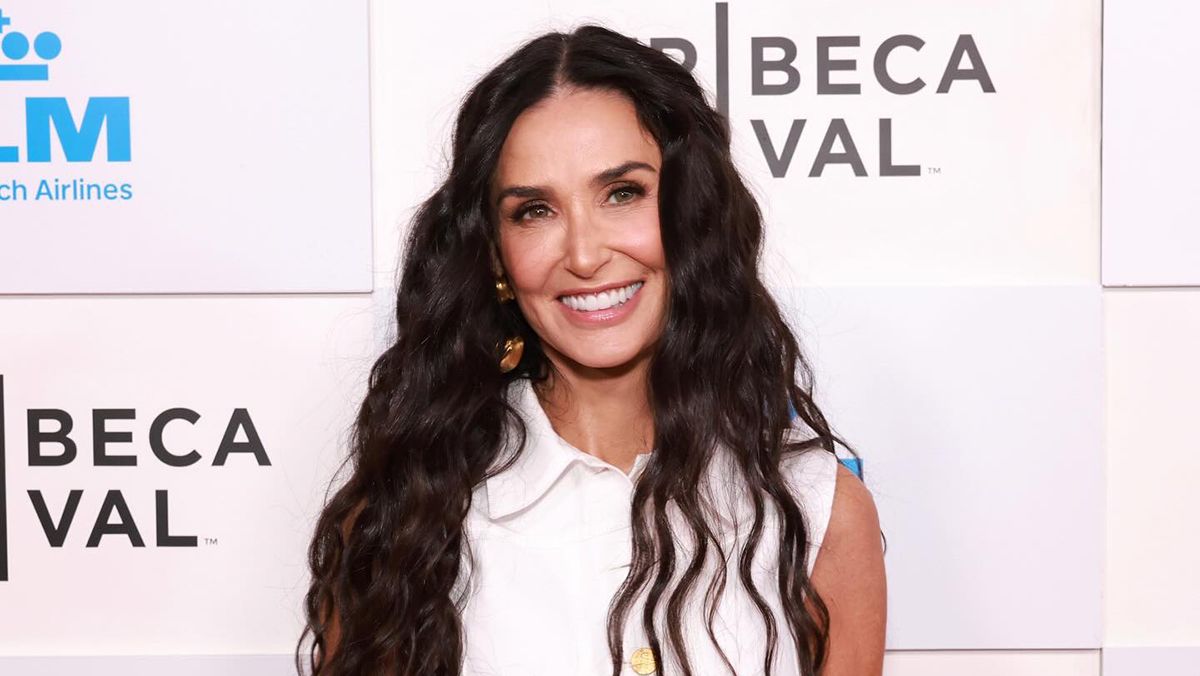 Деми Мур показала красивый образ Деми Мур показала красивый образ