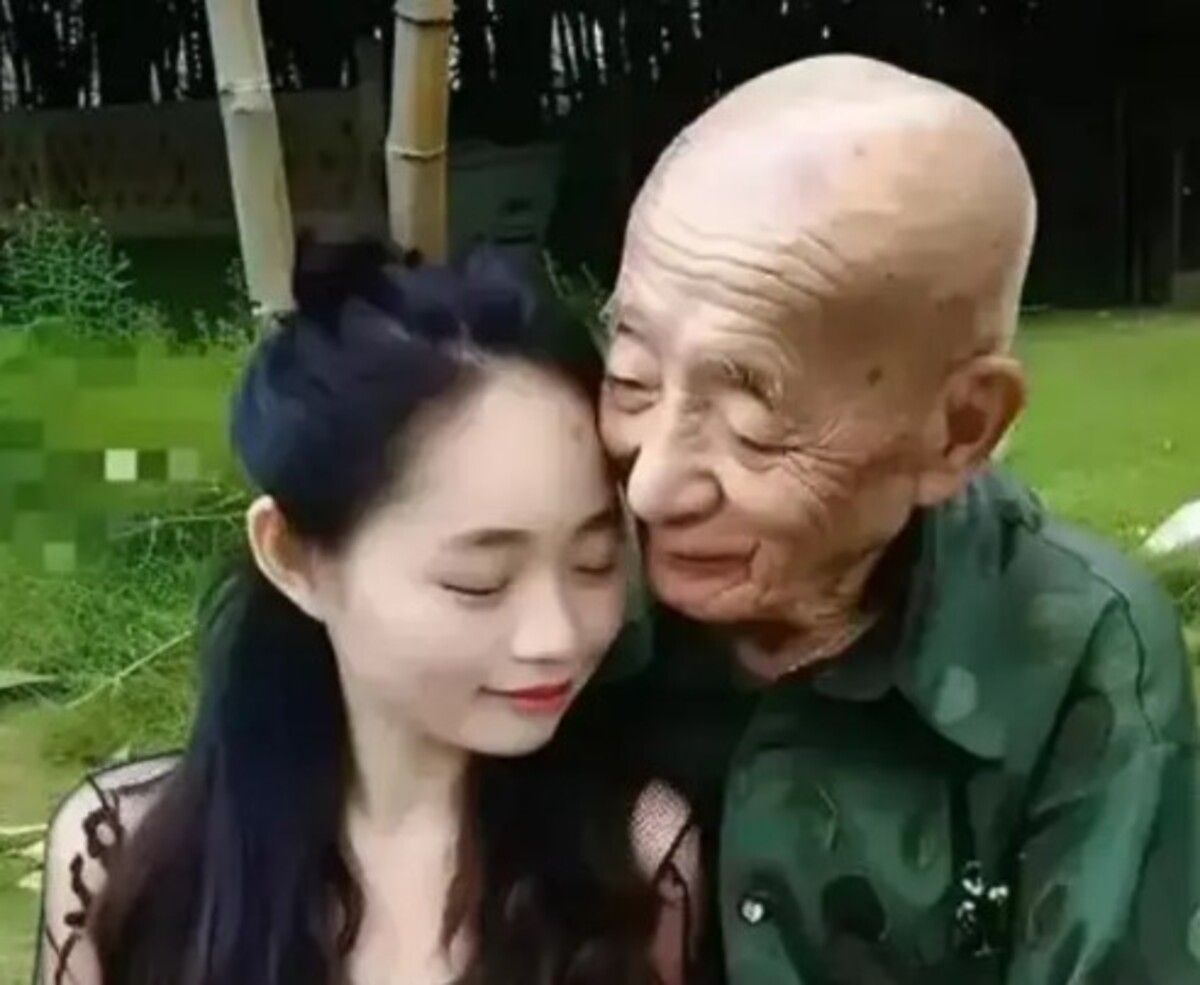 23-річна волонтерка вийшла заміж за чоловіка, якому допомагала у будинку для літніх людей 23-річна волонтерка вийшла заміж за чоловіка, якому допомагала у будинку для літніх людей