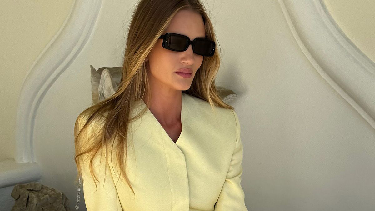 Розі Гантінгтон-Вайтлі показала розкішний образ Розі Гантінгтон-Вайтлі показала розкішний образ