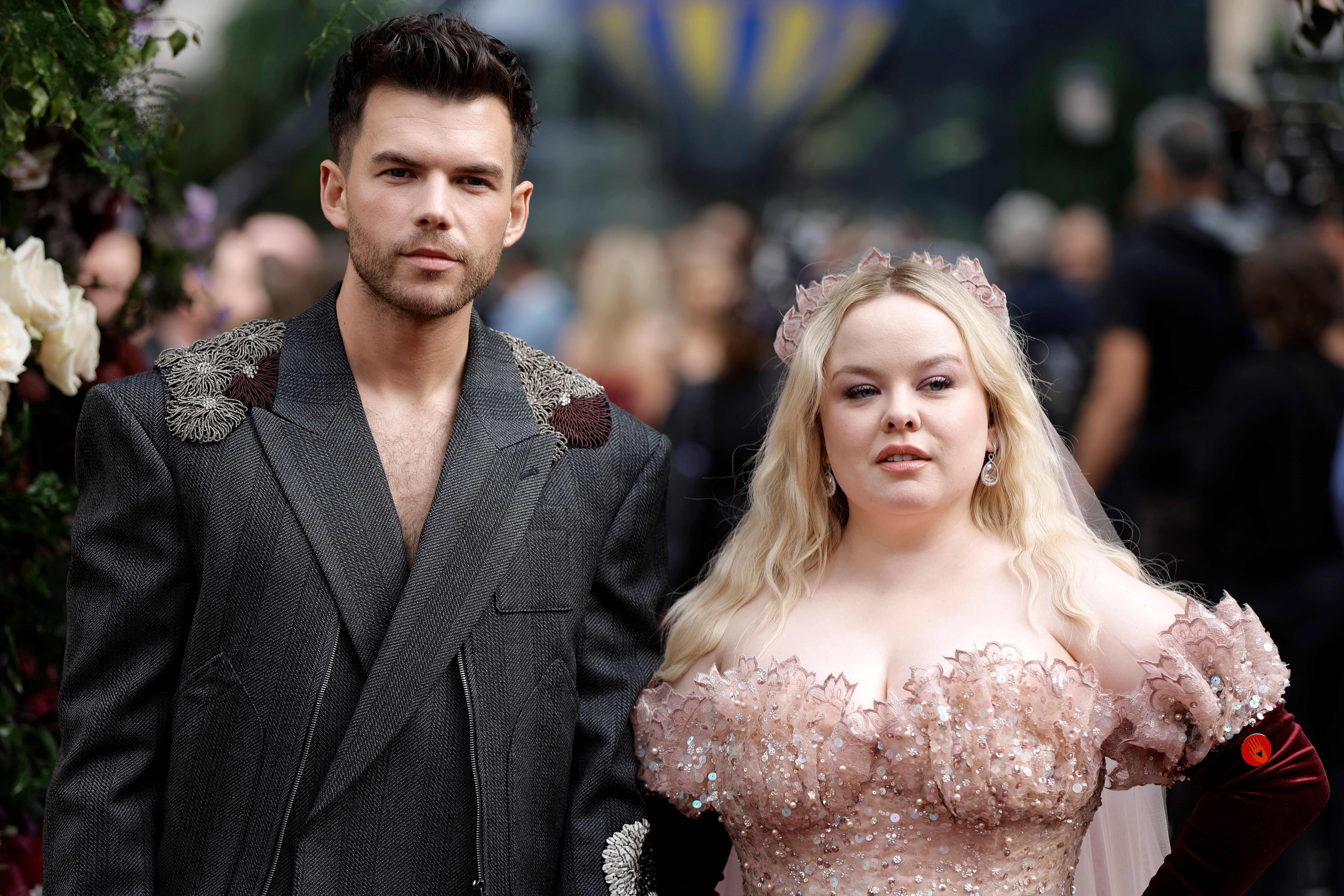 Встречаются ли Люк Ньютон и Никола Кохлан из Бриджертонов - детали об их личной жизни Встречаются ли Люк Ньютон и Никола Кохлан из Бриджертонов - детали об их личной жизни