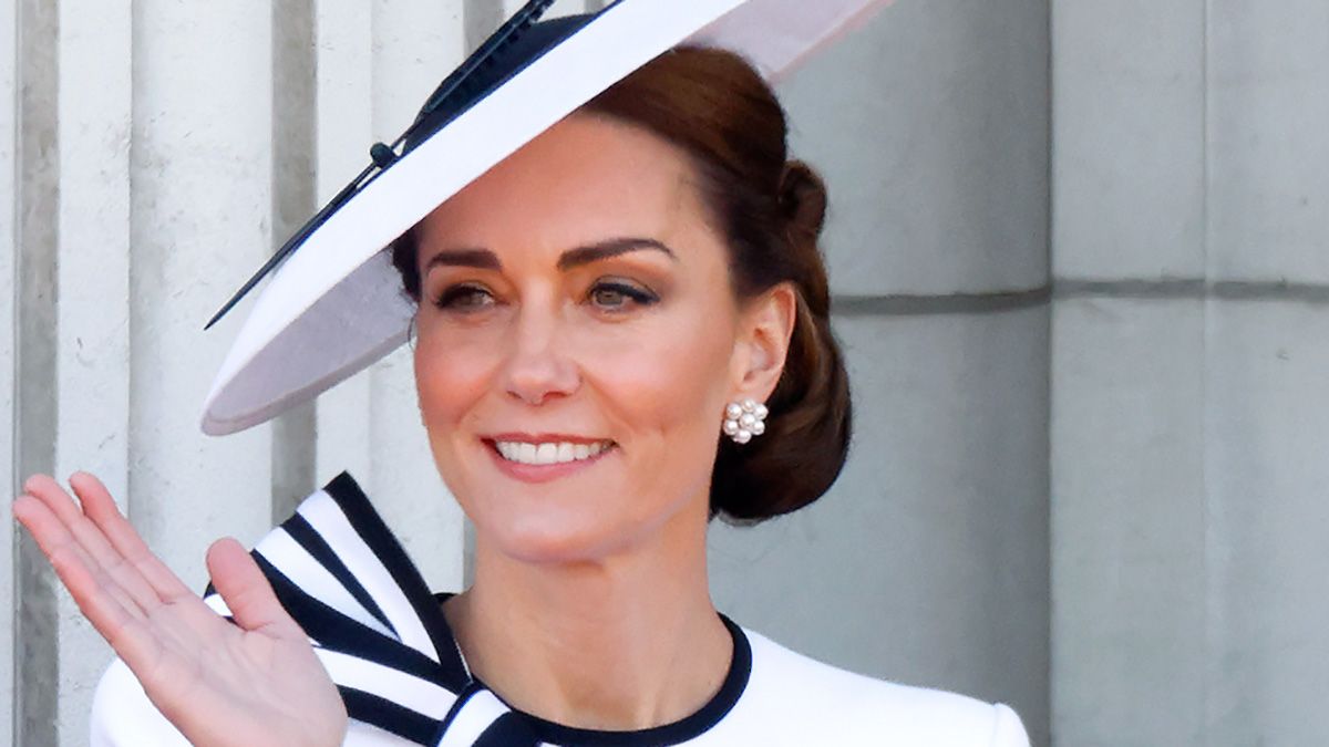 Кейт Миддлтон повторила образ в старом платье Кейт Миддлтон повторила образ в старом платье