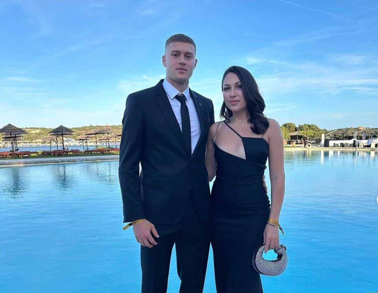 Артем Довбик щасливо одружений - особисте життя футболіста Артем Довбик щасливо одружений - особисте життя футболіста