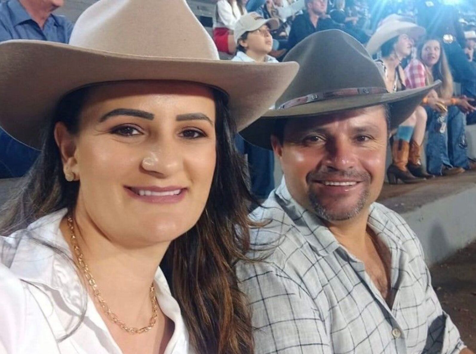 Мужчина и женщина, потерявшие партнеров в идентичных авариях, поженились Мужчина и женщина, потерявшие партнеров в идентичных авариях, поженились