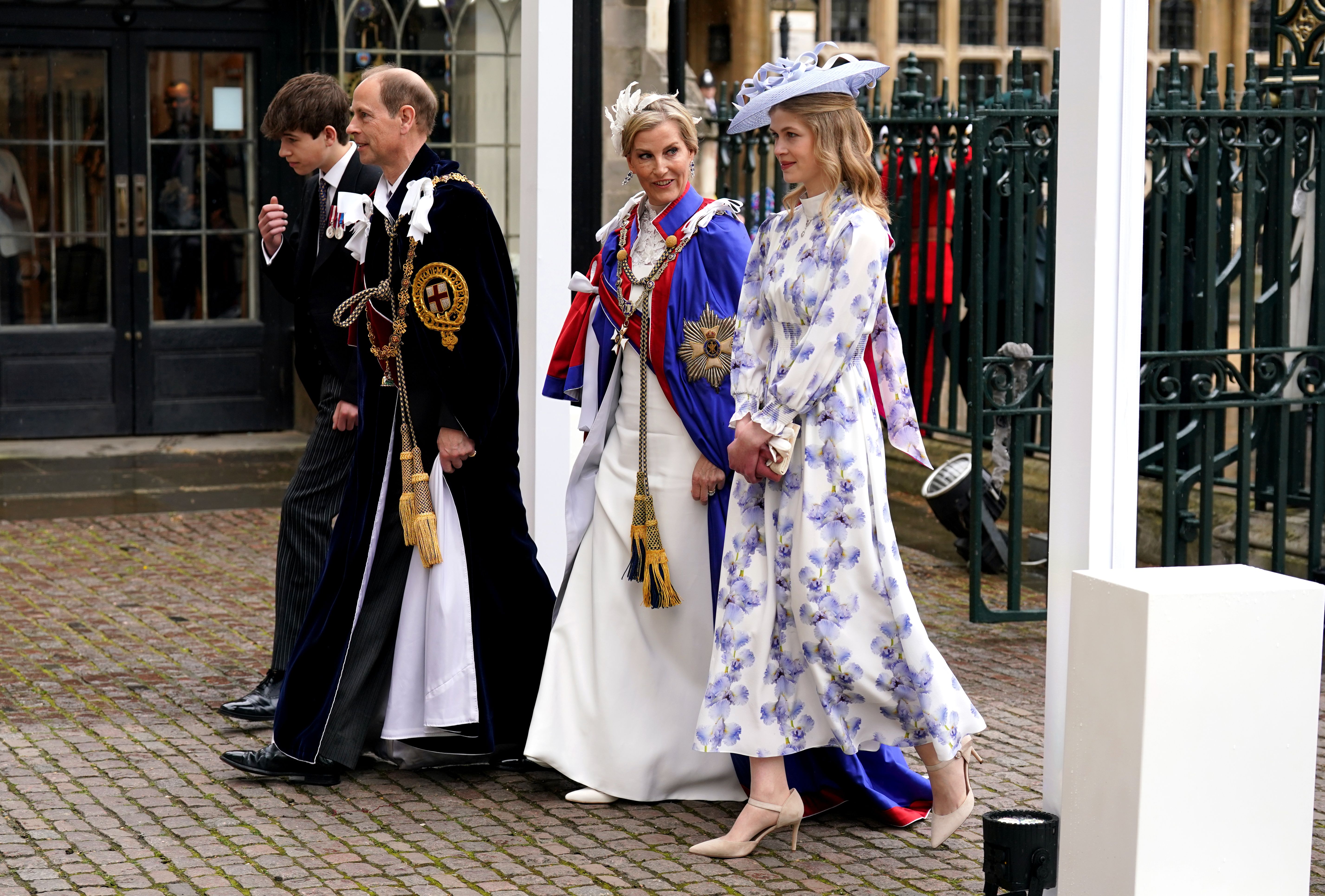 Леди Луиза Виндзор - внучка королевы Елизаветы II - впервые вышла в свет с бойфрендом - фото
