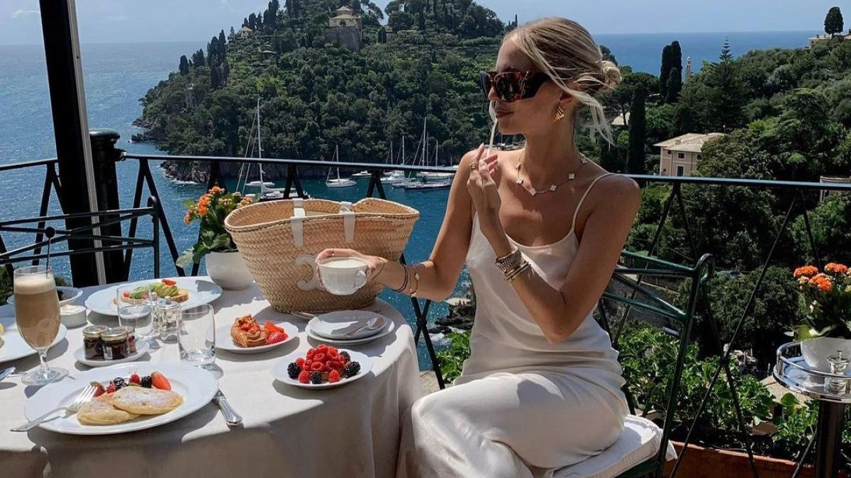 Актуальні шовкові сукні на 2024 рік Актуальні шовкові сукні на 2024 рік