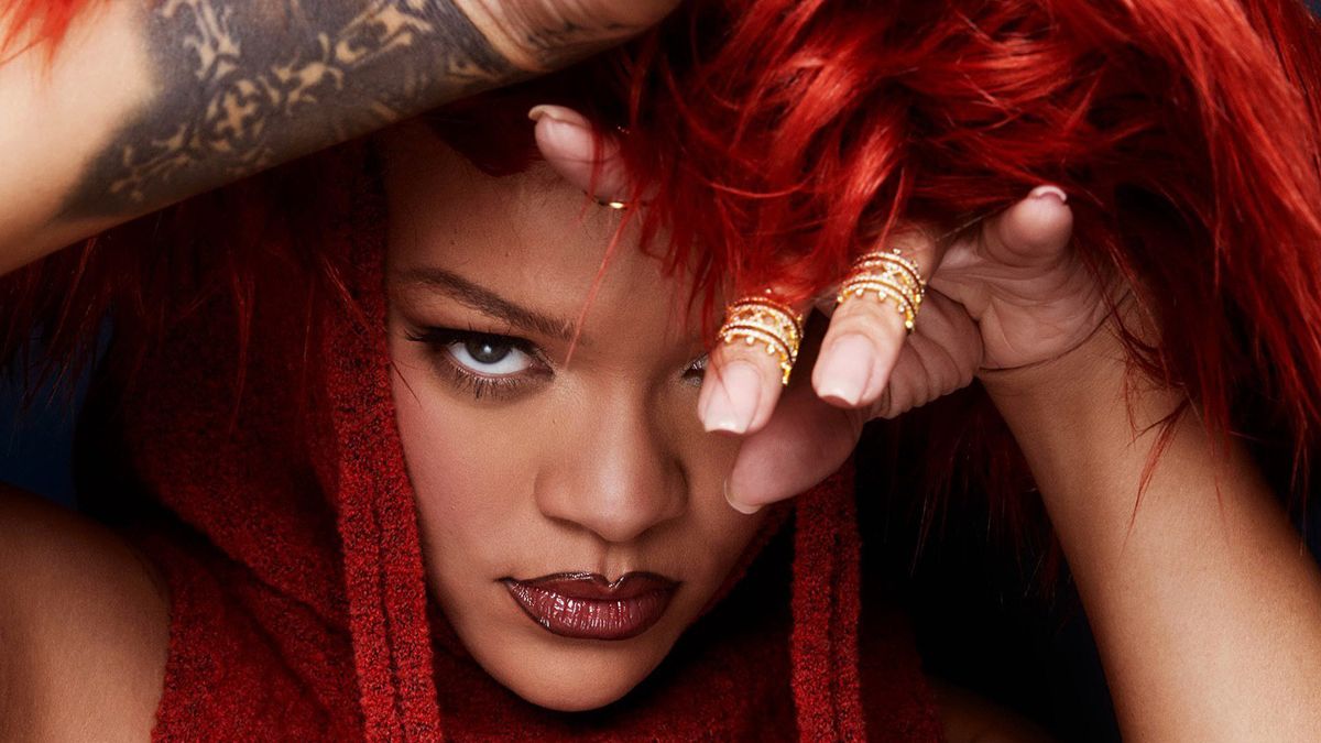 Рианна надела головной убор от украинского дизайнера Рианна надела головной убор от украинского дизайнера