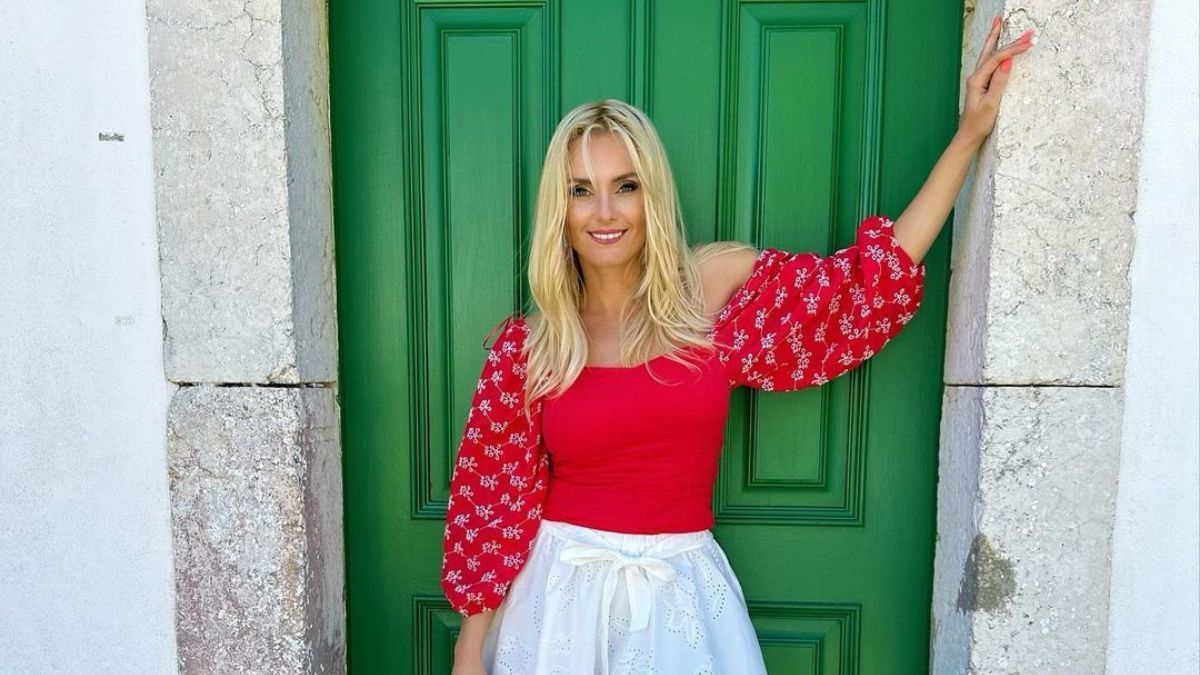 У яскравій блузці та спідниці Zara: Ірина Федишин зачарувала літнім образом - Fashion У яскравій блузці та спідниці Zara: Ірина Федишин зачарувала літнім образом - Fashion