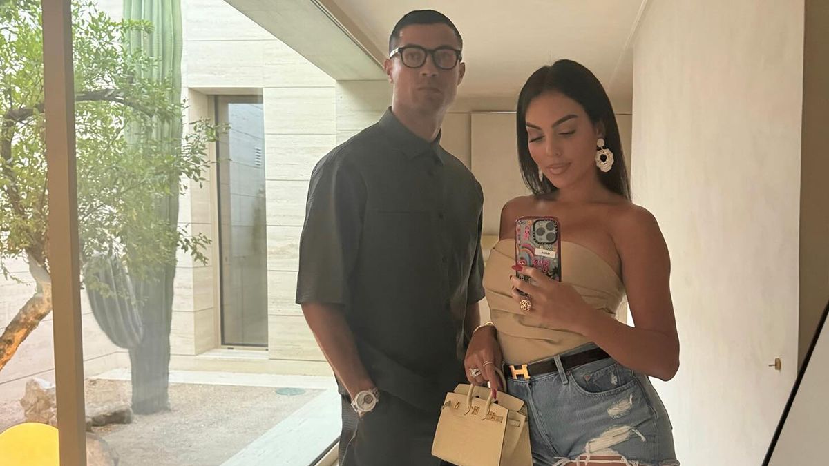 Джорджина Родригес показала антитрендовый образ Джорджина Родригес показала антитрендовый образ