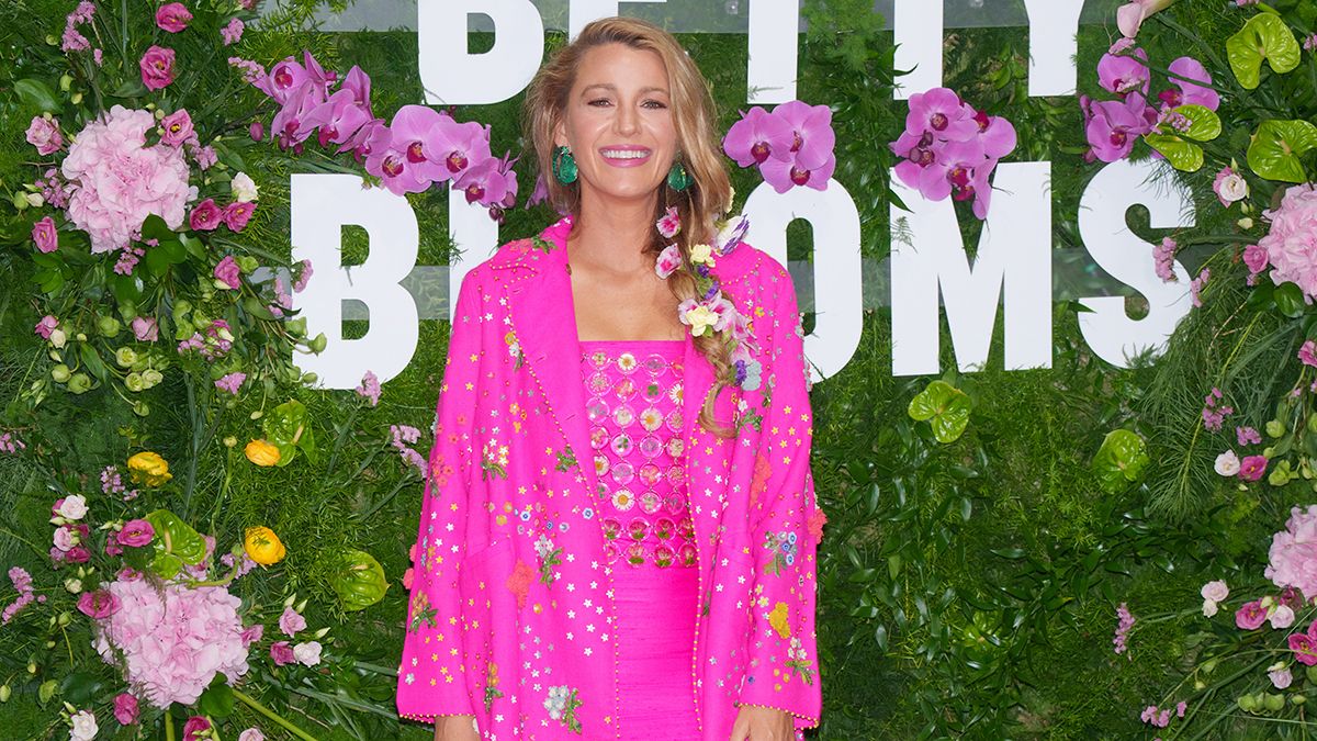 Блейк Лайвлі в рожевому образі Блейк Лайвлі в рожевому образі