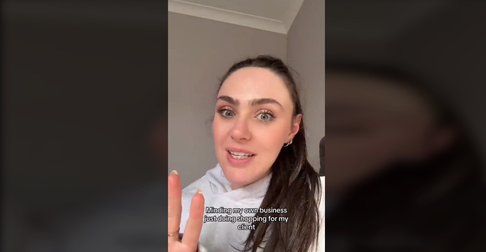 Девушка отказала парню в знакомстве, а он въехал ей в автомобиль Девушка отказала парню в знакомстве, а он въехал ей в автомобиль