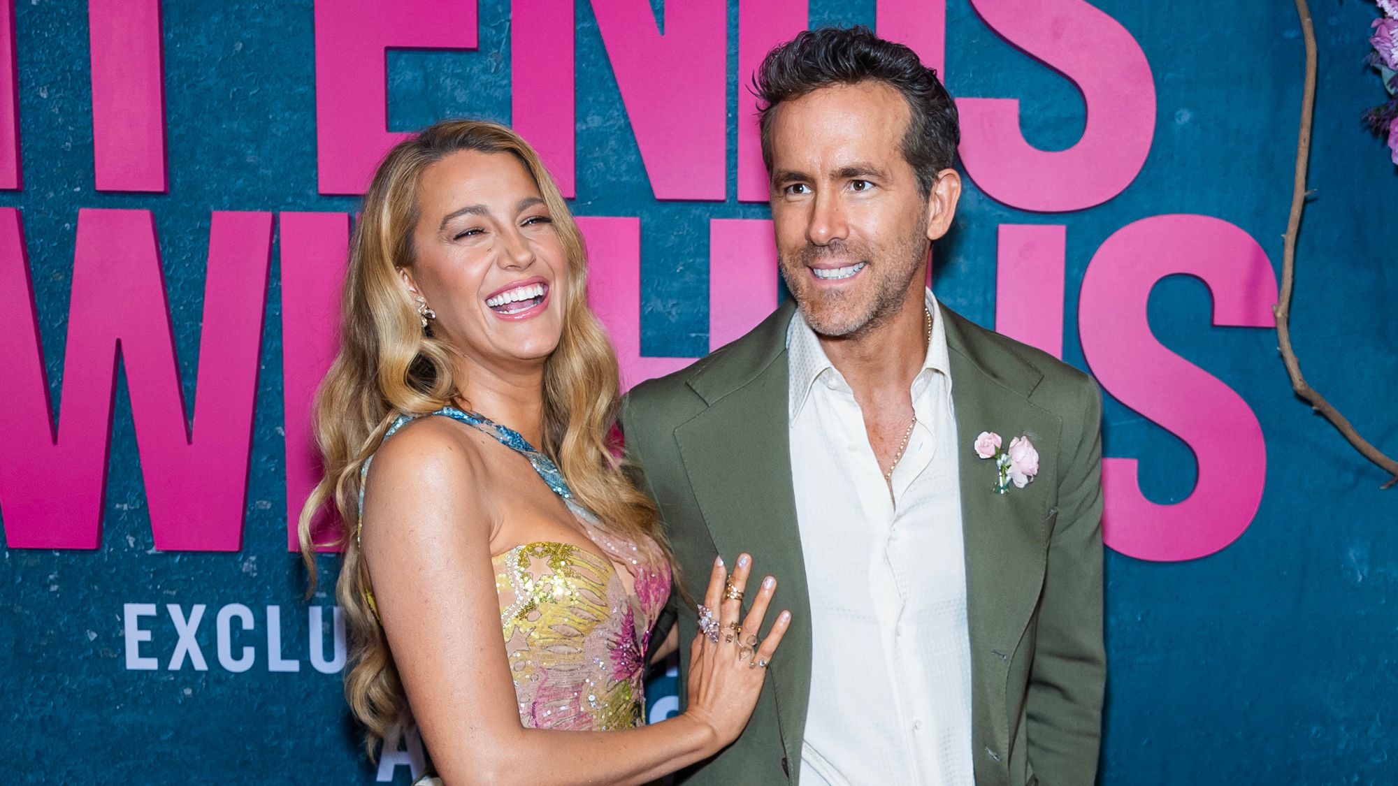 Красивый выход звездных супругов Красивый выход звездных супругов