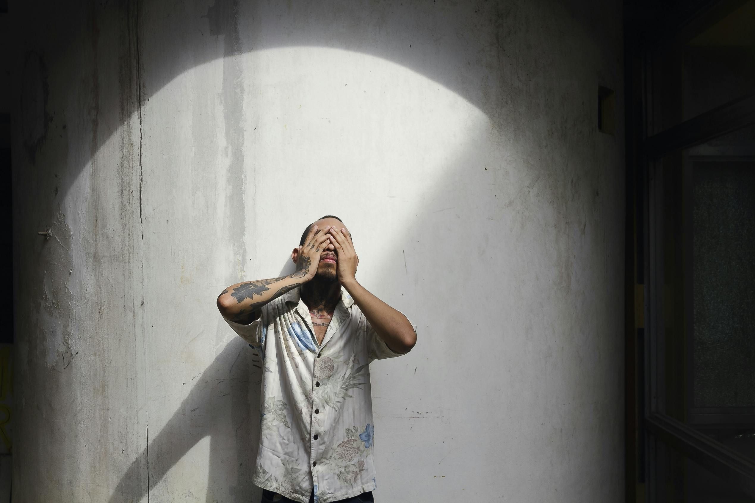 Наречений хоче скасувати весілля через шкільний роман коханої Наречений хоче скасувати весілля через шкільний роман коханої