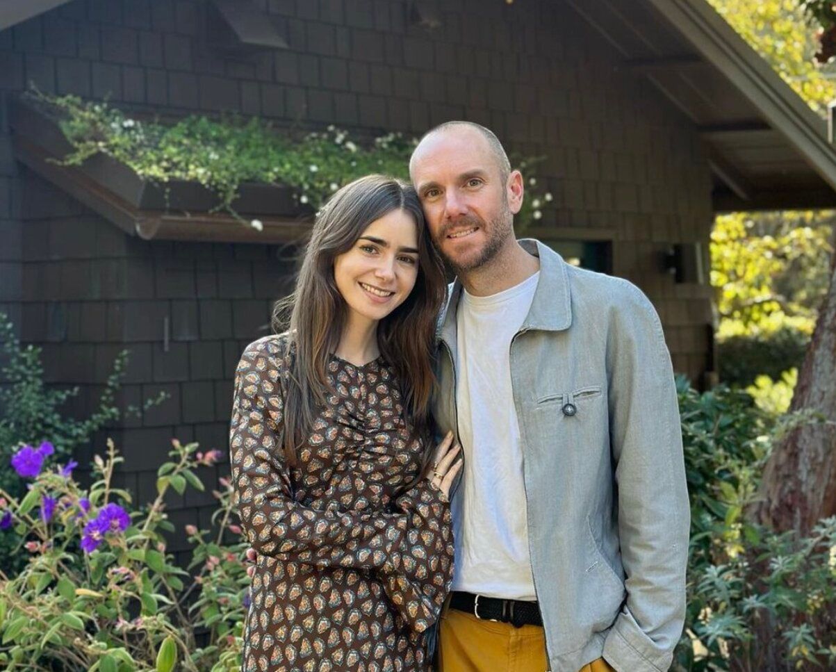 Лілі Коллінз - що відомо про особисте життя зірки серіалу Емілі в Парижі Лілі Коллінз - що відомо про особисте життя зірки серіалу Емілі в Парижі