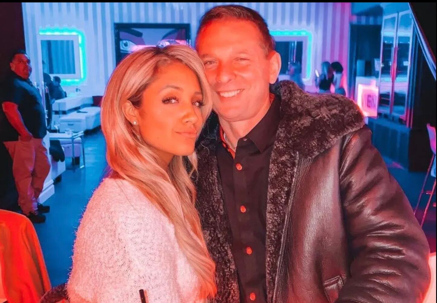 Чоловік одружився з молодою нянею свого сина - фото Чоловік одружився з молодою нянею свого сина - фото