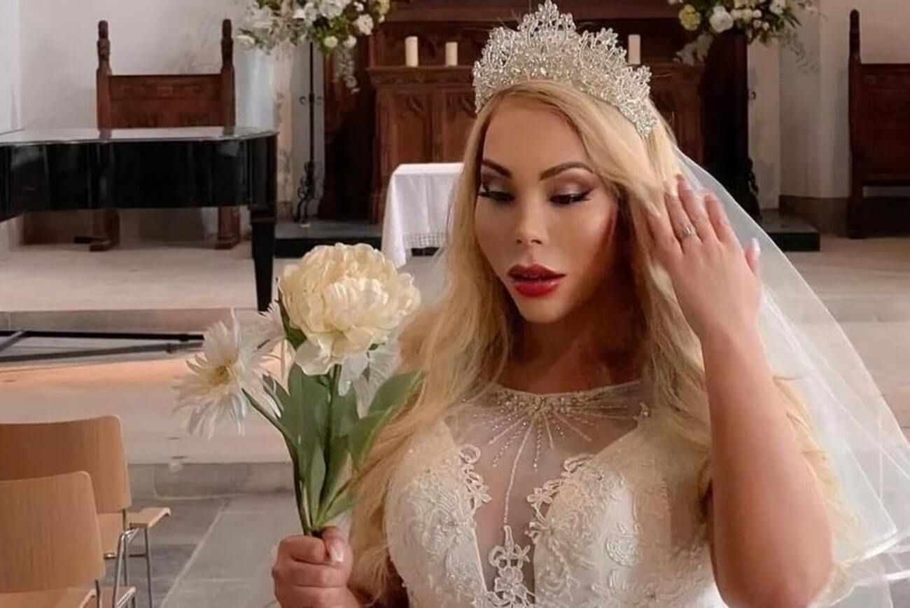 Сологамия - брак с самим собой - трангендерка Сьюэллен Кэри развелась сама с собой Сологамия - брак с самим собой - трангендерка Сьюэллен Кэри развелась сама с собой