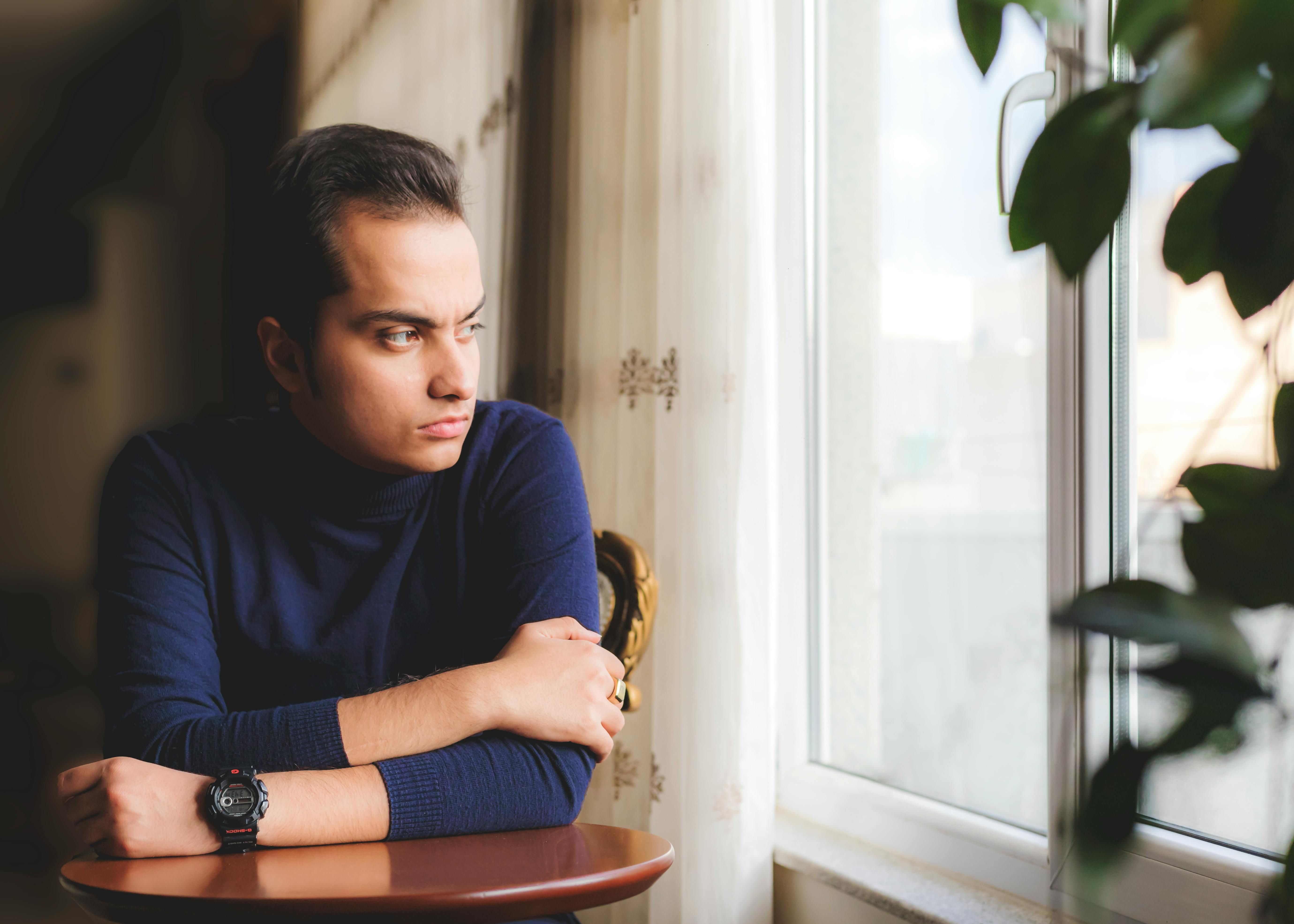 Мужчина хочет развестись, потому что нашел фото себя спящего в телефоне жены Мужчина хочет развестись, потому что нашел фото себя спящего в телефоне жены